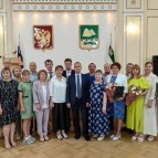 
											Губернатор Вадим Шумков накануне профессионального праздника вручил награды медицинским работникам региона									