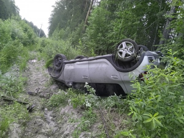После 28 штрафов: на зауральской трассе 18-летний водитель угодил в кювет