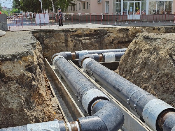 В центре Кургана приступили к ремонту ветхого трубопровода 