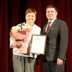 Заместитель губернатора Наталья Кирилова поздравила с профессиональным праздником работников социальной сферы региона
Заместитель губернатора Наталья Кирилова поздравила с профессиональным праздником работников социальной сферы региона