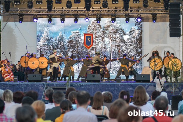 Омский русский народный хор покорил курганцев своим «Ермаком» Омский русский народный хор покорил курганцев своим «Ермаком»