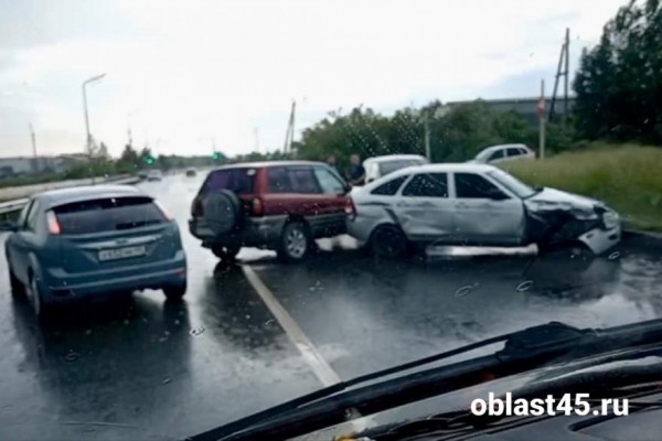 В Кургане госпитализировали 20-летнюю девушку после ДТП В Кургане госпитализировали 20-летнюю девушку после ДТП