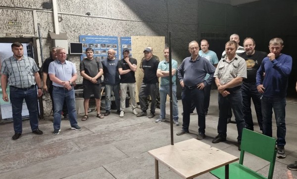 В Кургане заводчане показали навыки в стрельбе В Кургане заводчане показали навыки в стрельбе