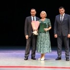 
											Губернатор Вадим Шумков вручил награды сотрудникам бюджетной сферы, которые помогали в ликвидации последствий паводка									
