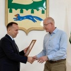
											Губернатор Вадим Шумков накануне профессионального праздника вручил награды медицинским работникам региона									