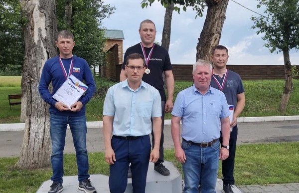 В Кургане заводчане показали навыки в стрельбе В Кургане заводчане показали навыки в стрельбе