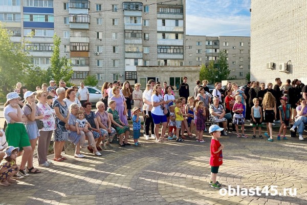 Депутат курганской гордумы помог курганцам благоустроить набережную Депутат курганской гордумы помог курганцам благоустроить набережную