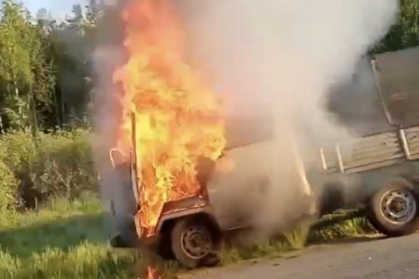 На трассе Курган-Челябинск горел УАЗ 
