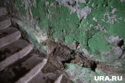 Курганцам из проблемного дома придется три года выживать в невыносимых условиях