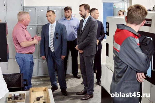 Губернатор Вадим Шумков оценил новые производственные площади «Курганприбора» Губернатор Вадим Шумков оценил новые производственные площади «Курганприбора»