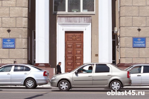 В Зауралье после застолья гость угнал чужой автомобиль и уехал домой В Зауралье после застолья гость угнал чужой автомобиль и уехал домой