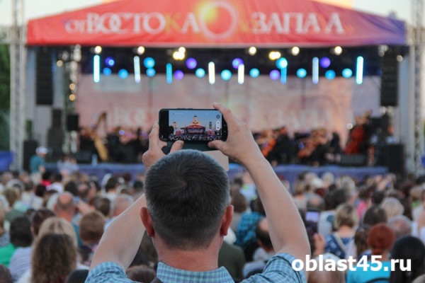 В Кургане выступил знаменитый тенор Дмитрий Корчак
