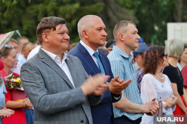 Курганские выпускники получили VIP-приглашения работать в правительстве. Фото, видео Курганские выпускники получили VIP-приглашения работать в правительстве. Фото, видео