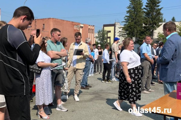 Агроном - звучит гордо: выпускникам Курганской сельхозакадемии вручили дипломы Агроном - звучит гордо: выпускникам Курганской сельхозакадемии вручили дипломы
