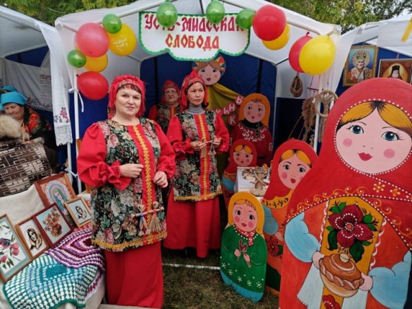 Вокалисты из Екатеринбурга стали хедлайнерами на 100-летнем юбилее в Каргаполье. Фото, видео Вокалисты из Екатеринбурга стали хедлайнерами на 100-летнем юбилее в Каргаполье. Фото, видео