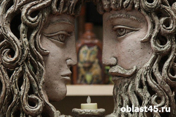 Отпечатки своих рук оставят курганские керамисты на Бажовском фестивале