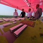 
											Губернатор Курганской области Вадим Шумков  принял участие в закладке первого камня в начало строительства крупнейшего в регионе молочно-животноводческого комплекса									