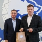 
											Полпред, врио секретаря Генсовета партии &laquo;Единая Россия&raquo; Владимир Якушев наградил волонтеров за помощь жителям Донбасса и участникам СВО									