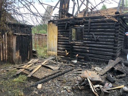 В Кетовском районе следователями устанавливаются обстоятельства гибели человека в результате пожара В Кетовском районе следователями устанавливаются обстоятельства гибели человека в результате пожара
