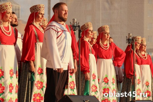 Песни наших предков: в Кургане выступил легендарный хор Пятницкого