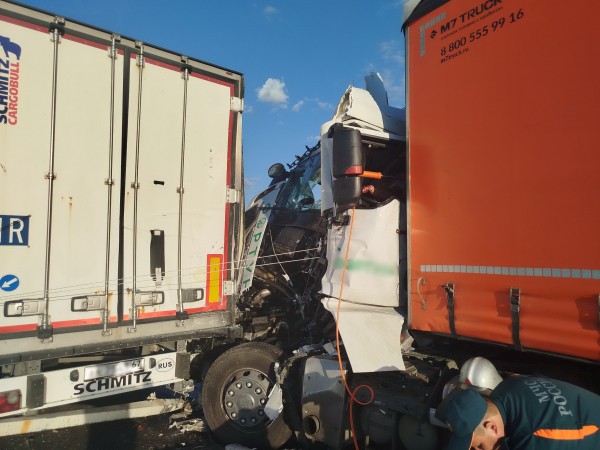 В Курганской области после ДТП водителя большегруза зажало в кабине