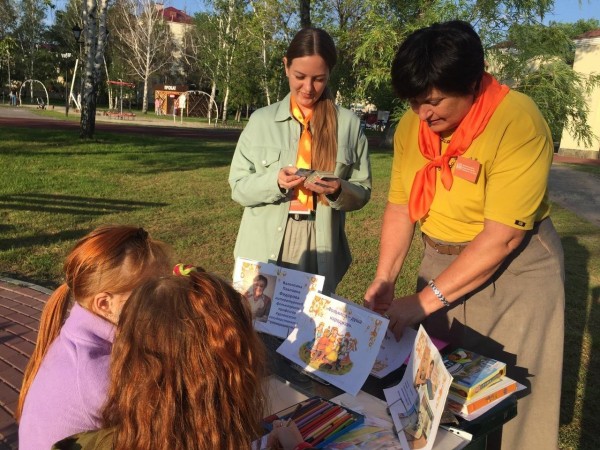 Курганцев в течение недели развлекают в городском саду
