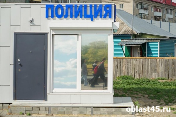 В Зауралье девушка пригласила в гости челябинца, который ее обокрал В Зауралье девушка пригласила в гости челябинца, который ее обокрал