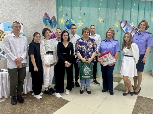 Сотрудники следственного управления поздравили выпускников и воспитанников подшефного детского учреждения с Днем знаний