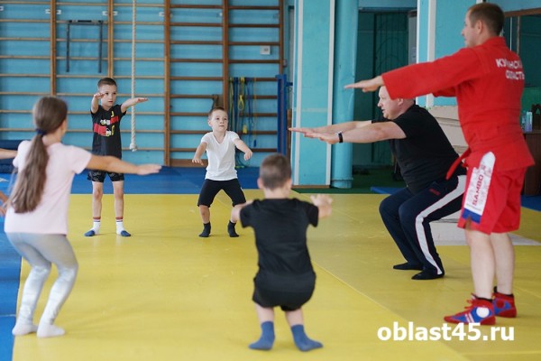 «ZA Самбо»: юные курганцы познают азы отечественного вида спорта «ZA Самбо»: юные курганцы познают азы отечественного вида спорта
