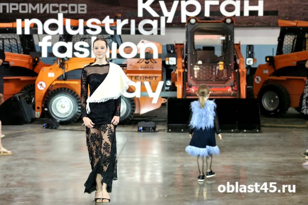 Курганские модники оценили русских кутюрье на показе industrial Fashion day