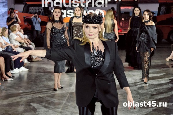 Курганские модники оценили русских кутюрье на показе industrial Fashion day