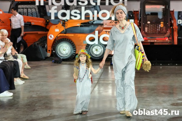 Курганские модники оценили русских кутюрье на показе industrial Fashion day