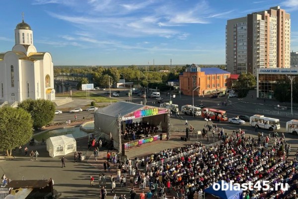 Вальс, мелодии из мультиков и кинохиты: курганцев ждёт «Симфониада на Троицкой» Вальс, мелодии из мультиков и кинохиты: курганцев ждёт «Симфониада на Троицкой»