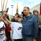 
											Губернатор Вадим Шумков поздравил жителей Далматово с Днём обретения мощей преподобного Далмата 									