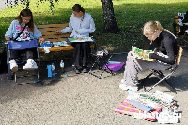 Юные художники вышли на улицы Кургана