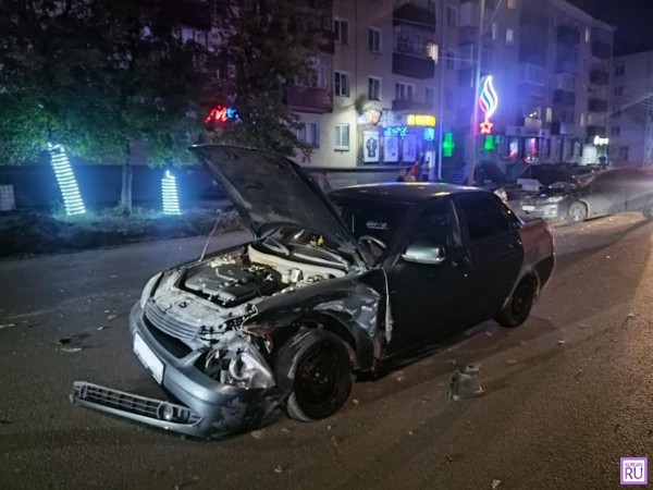 ​Два автомобиля разбито, один человек пострадал