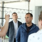 
											Губернатор Вадим Шумков поздравил жителей Далматово с Днём обретения мощей преподобного Далмата 									