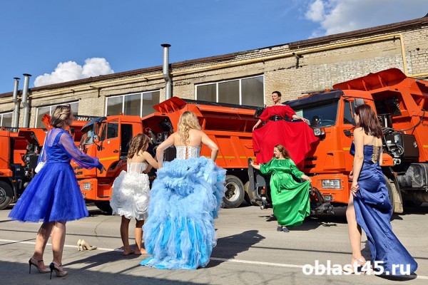 Курганские модники оценили русских кутюрье на показе industrial Fashion day