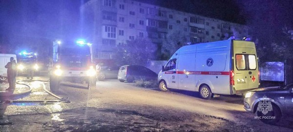 В Кургане огнеборцы спасли более 30 человек из пожара В Кургане огнеборцы спасли более 30 человек из пожара