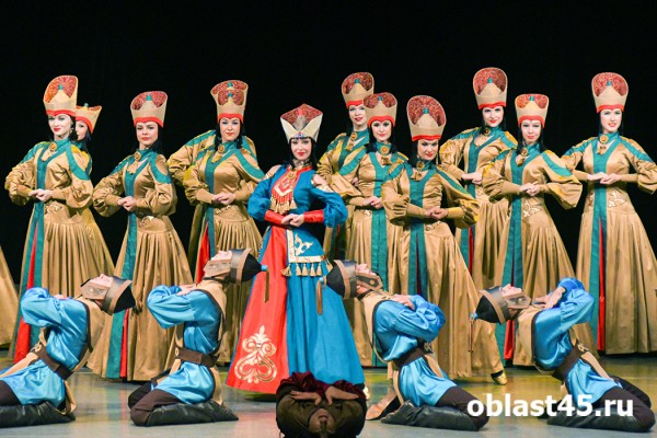 Ансамблю танца Сибири имени Годенко курганцы рукоплескали стоя Ансамблю танца Сибири имени Годенко курганцы рукоплескали стоя