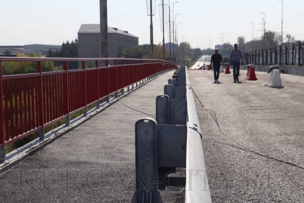 В Кургане открыли движение по одной полосе моста у «Корвета» В Кургане открыли движение по одной полосе моста у «Корвета»
