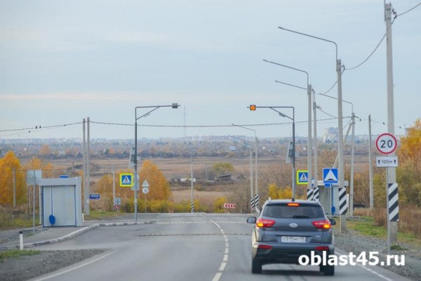 В Кургане на Голубых озёрах организовали кольцевое движение В Кургане на Голубых озёрах организовали кольцевое движение