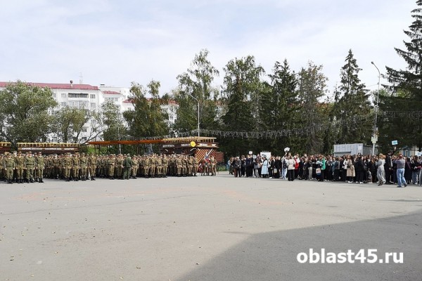 Боевое крещение первокурсников КГУ и дипломы курсантам Военного центра Кургана Боевое крещение первокурсников КГУ и дипломы курсантам Военного центра Кургана