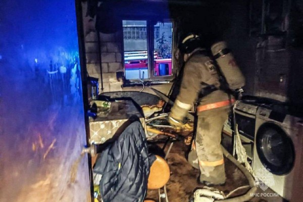 В Кургане мужчина чуть не сгорел в собственной квартире из-за сигареты 
