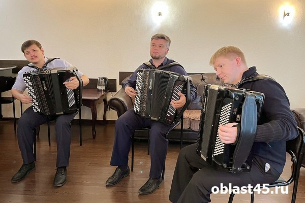 Курганский баянист Пётр Бабин выступит в Белграде