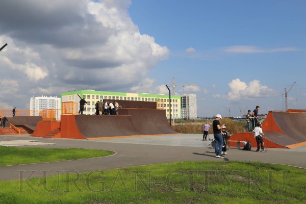 В Кургане открыли движение по одной полосе моста у «Корвета» В Кургане открыли движение по одной полосе моста у «Корвета»