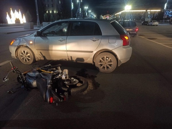 В Кургане мотоциклист пострадал в аварии с автомобилем В Кургане мотоциклист пострадал в аварии с автомобилем