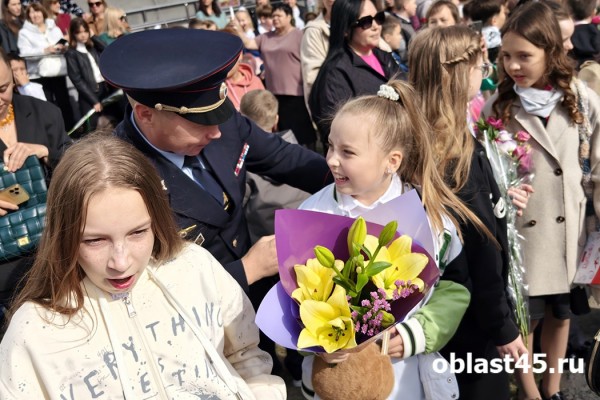 День знаний: почти 102 тысячи учеников Курганской области вернулись в школы