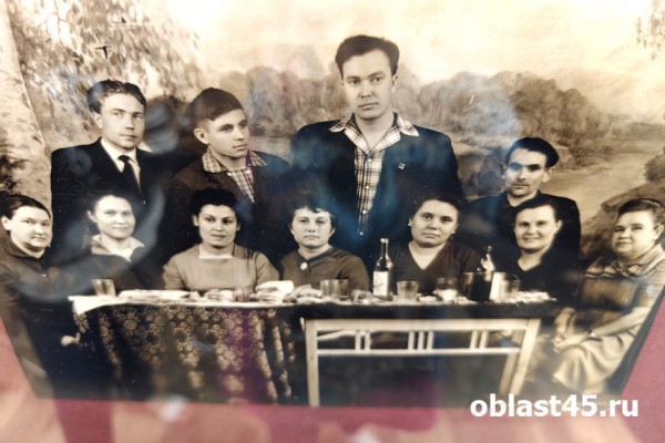 Курган в объективе: в библиотеке Югова открылась выставка старинных фотографий