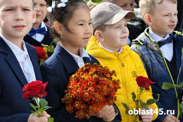 День знаний: почти 102 тысячи учеников Курганской области вернулись в школы